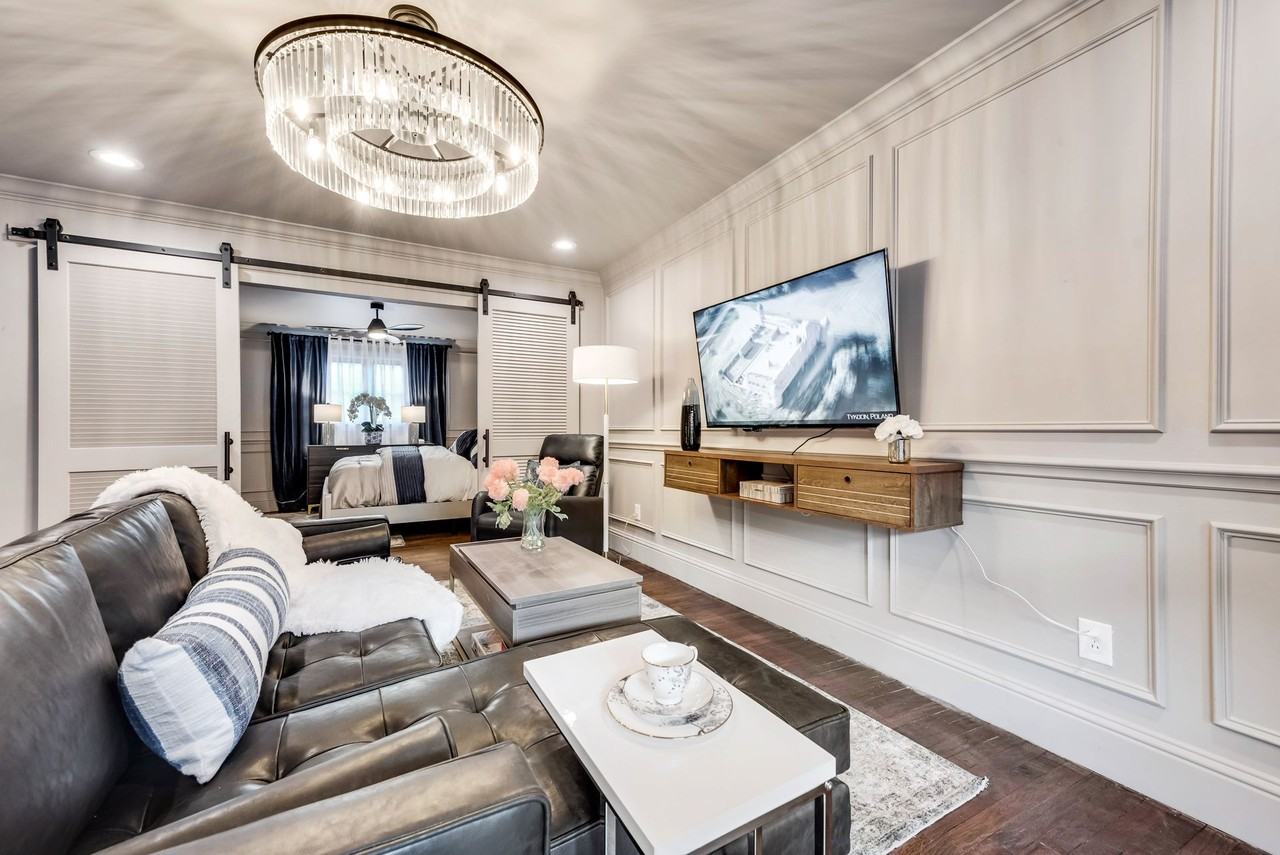 Sir Charles - Photo 3 of 50