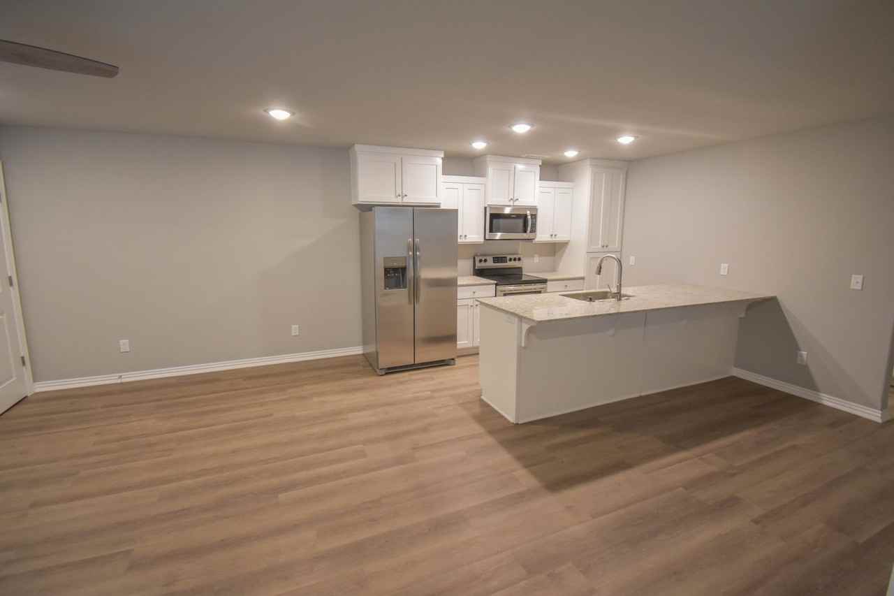 919 W Buchanan St #2 - Photo 3 of 13