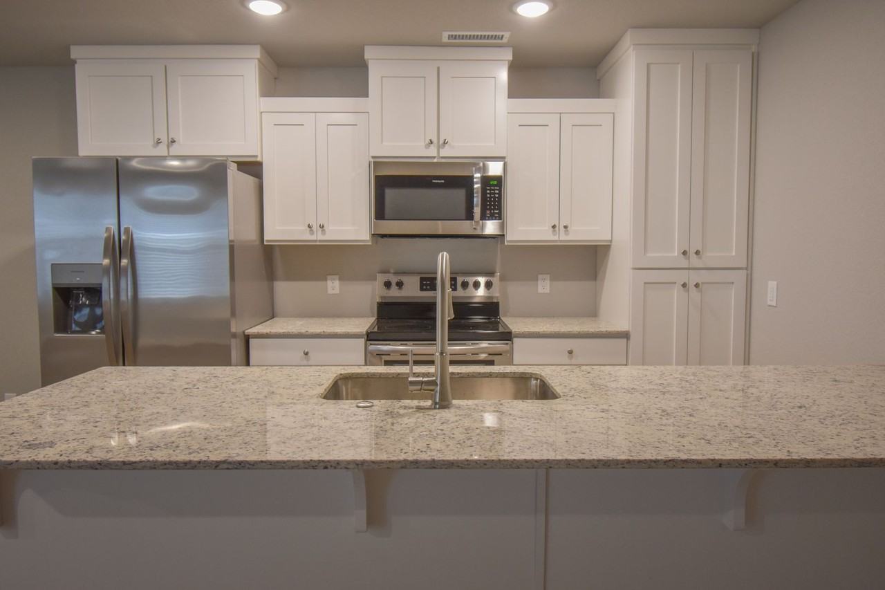 919 W Buchanan St #2 - Photo 4 of 13