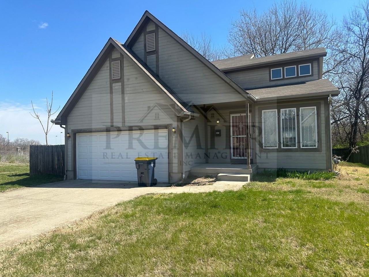 1815 Kansas Ave - Photo 2 of 27