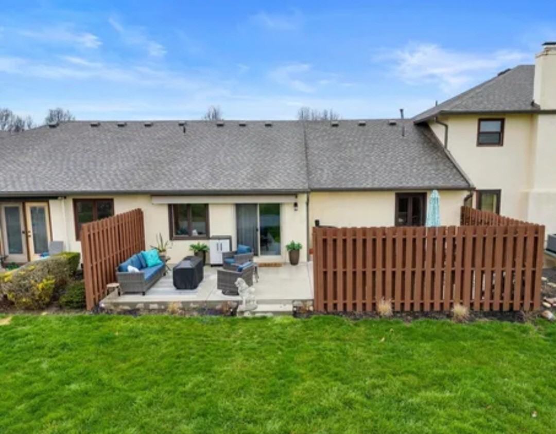 3172 Parkview Cir #3172 - Photo 2 of 20