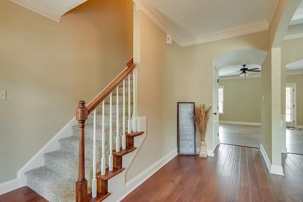 8022 Battle St #NA - Photo 3 of 23