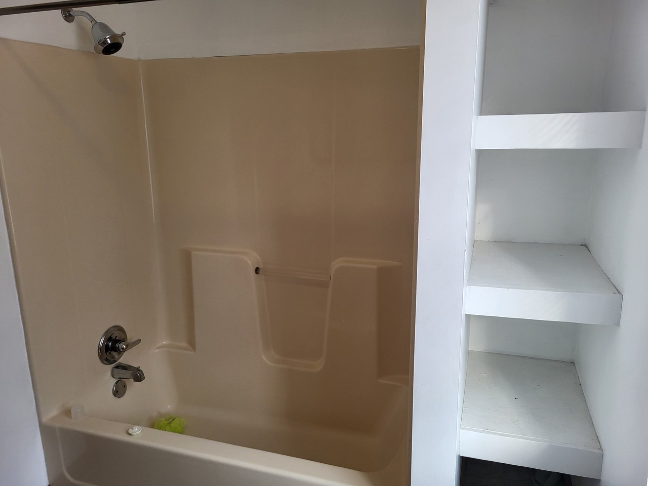 114 Meadows Ct #NA - Photo 7 of 16