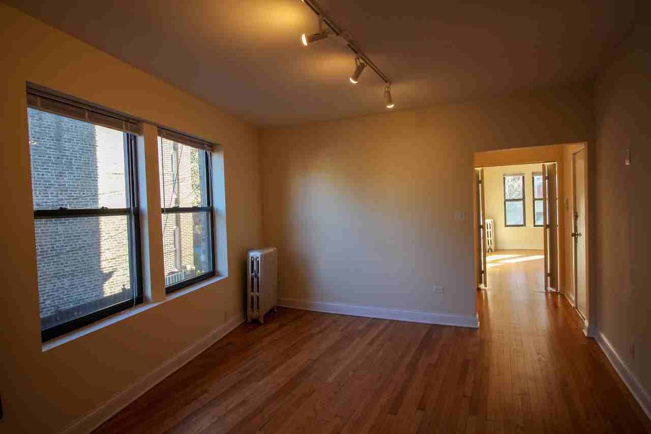 1634 W North Shore Ave #1 - Photo 2 of 10
