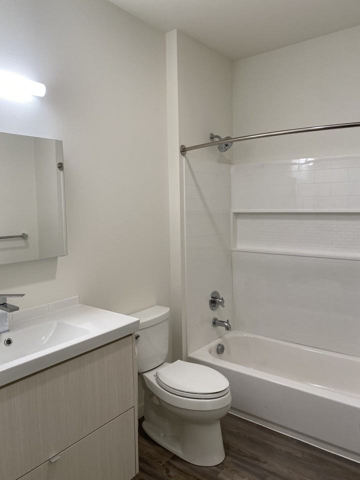 2000 Se Tacoma St #9 - Photo 5 of 9