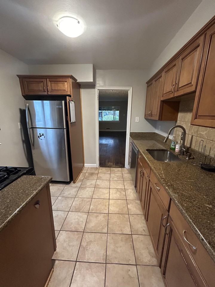 5338 Chillum Pl Ne #1 - Photo 7 of 39