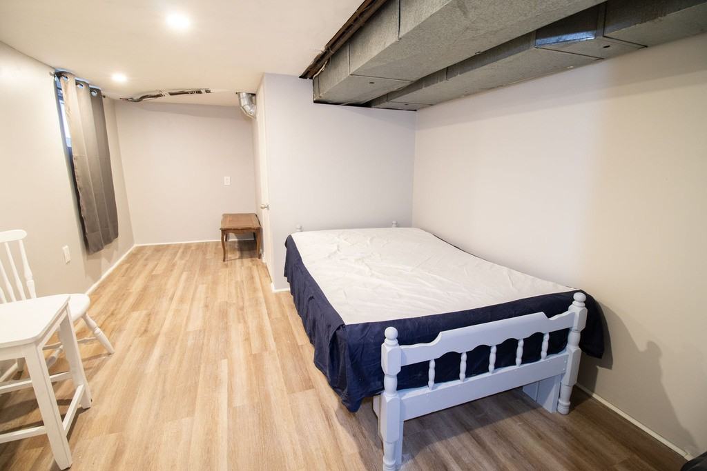 21 Chestnut St E - Photo 3 of 16