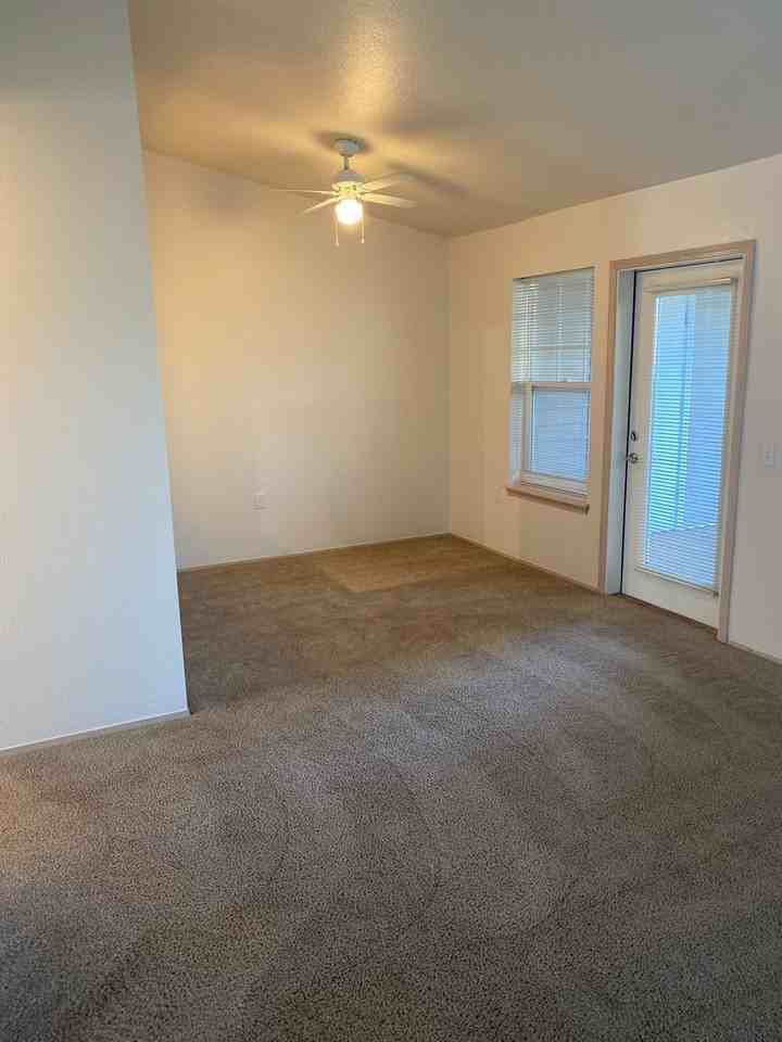 Sunrise Pointe Apartments - Photo 6 of 31