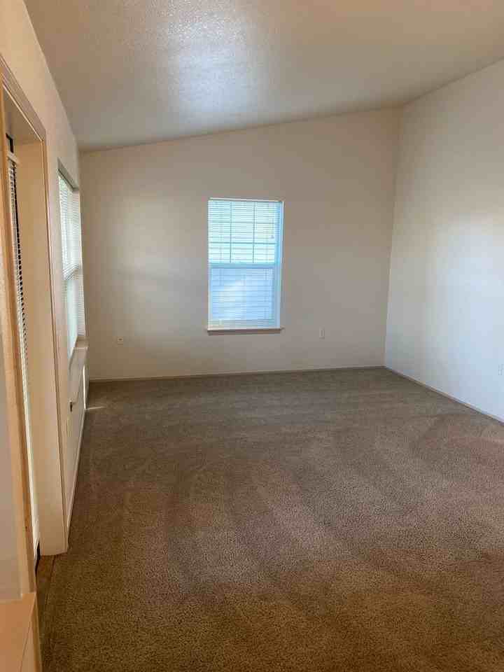 Sunrise Pointe Apartments - Photo 7 of 31