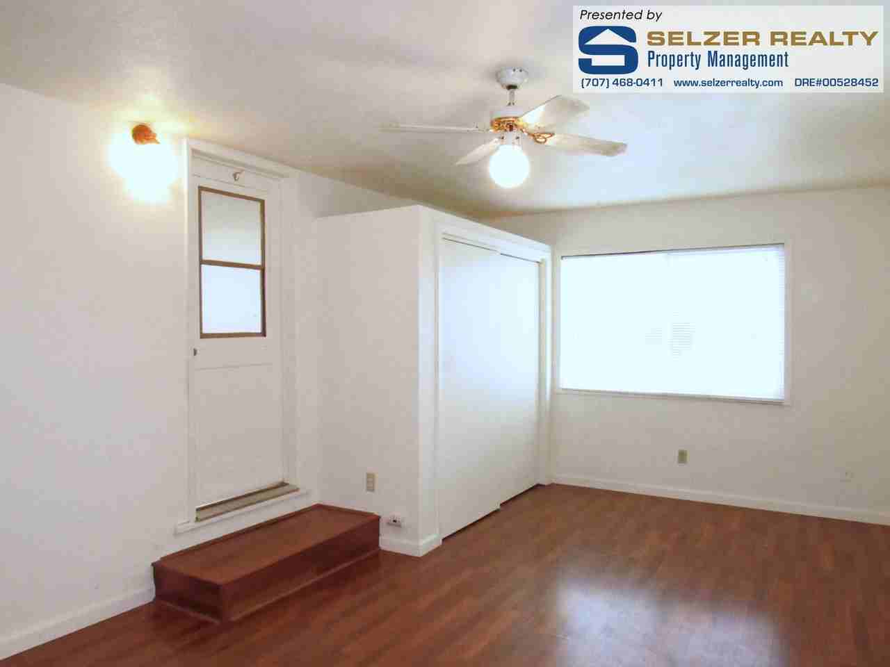 521 Redwood Ave - Photo 6 of 13