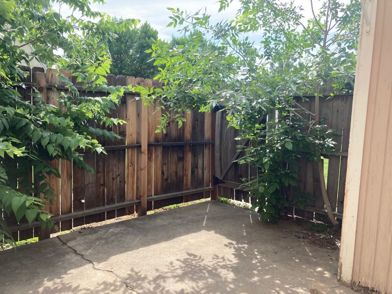 Great, affordable 2BR in Lafayette. Back patio, W/D connections! (SirG) - Photo 2 of 6