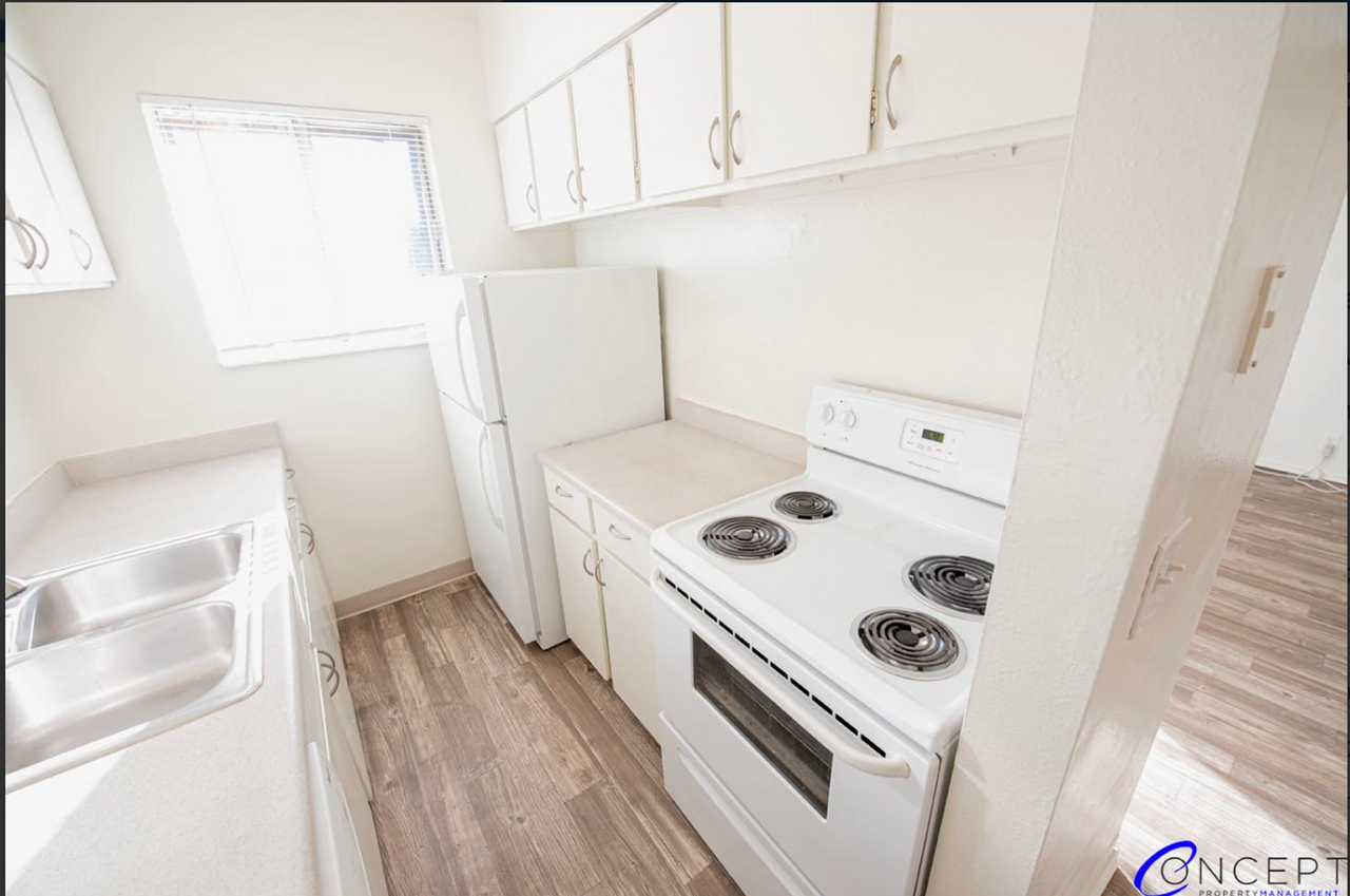 435 East Warnock Ave. (2465 South) - Photo 3 of 32