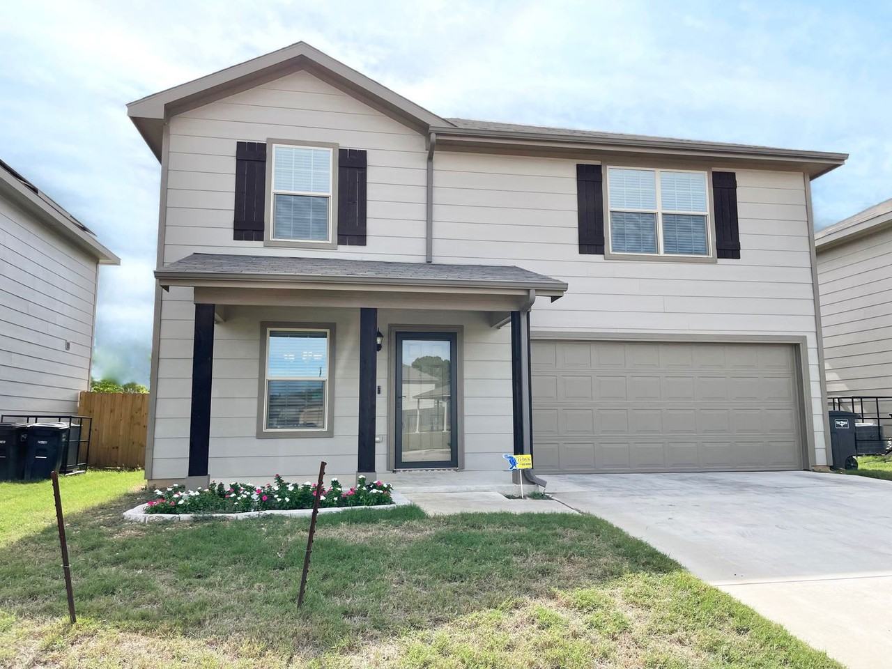 1544 Chama Dr - Photo 2 of 33