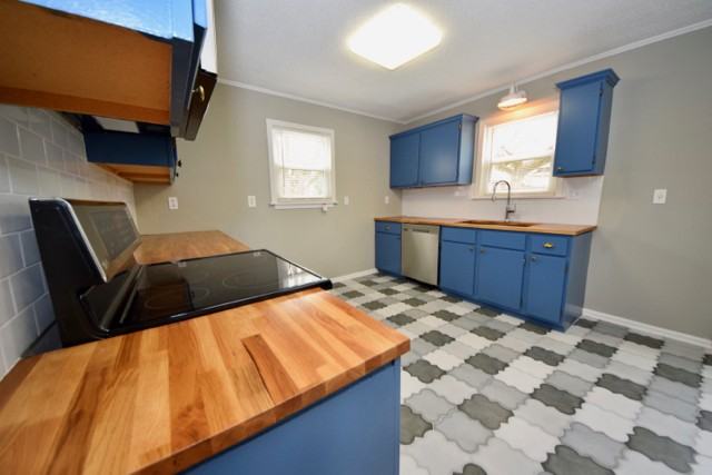 660 N Idlewild St - Photo 7 of 16