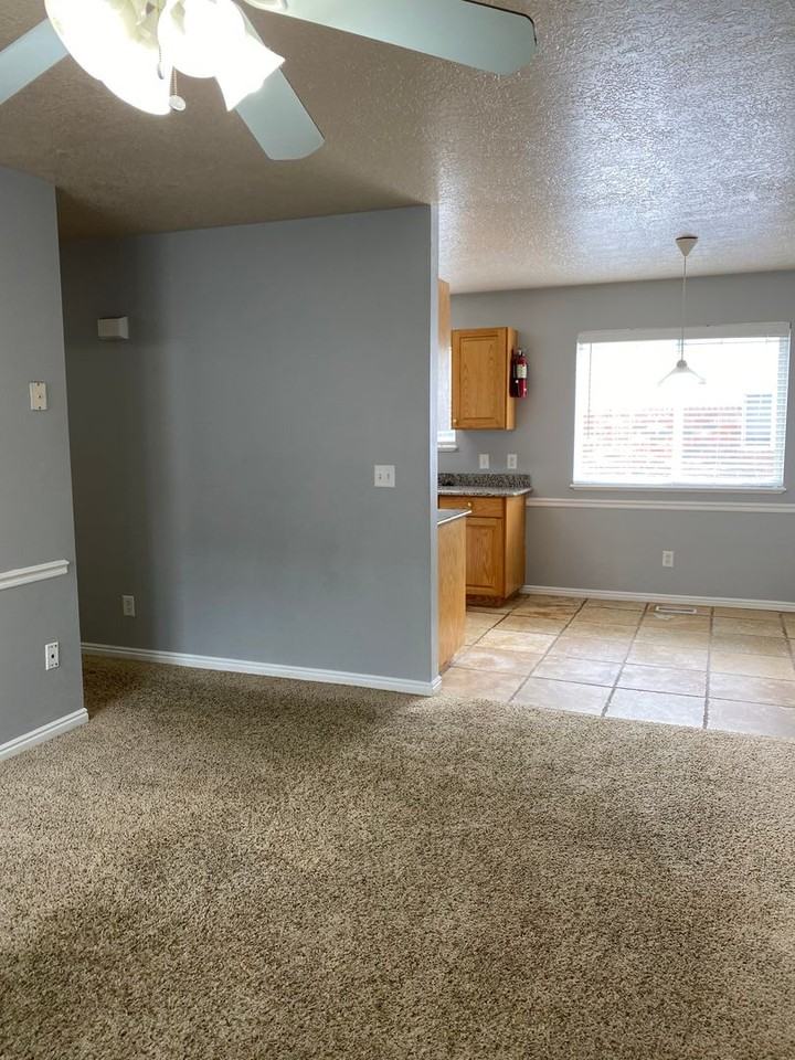 264 N 3rd E - Photo 4 of 21