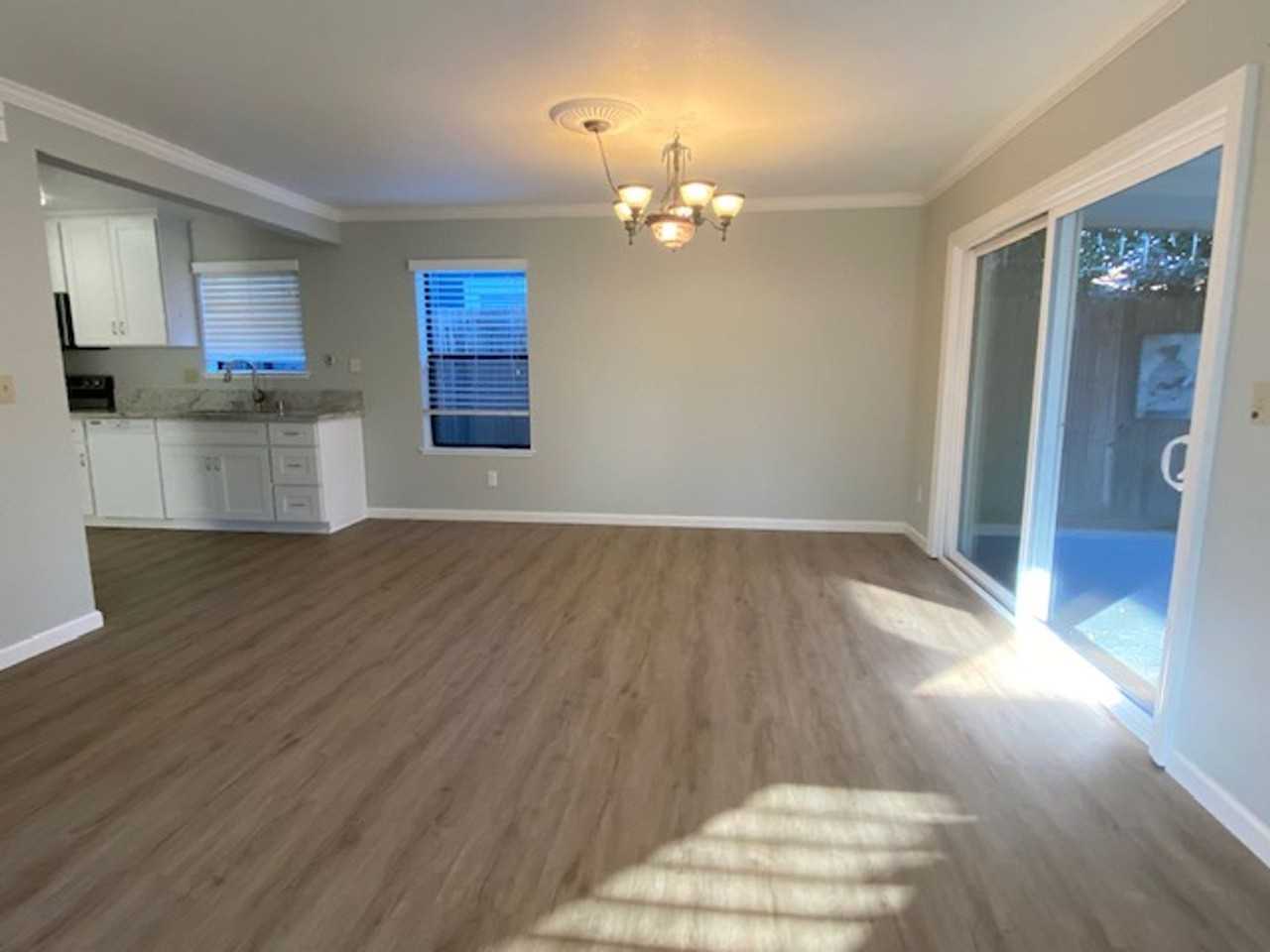 304 Greenmore Way - Photo 3 of 12