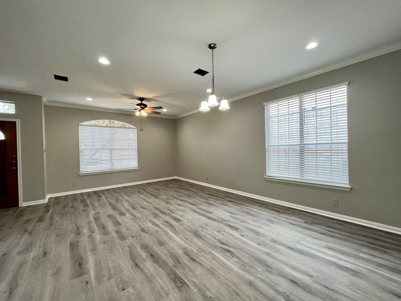 1901 Walter Raleigh - Photo 2 of 17