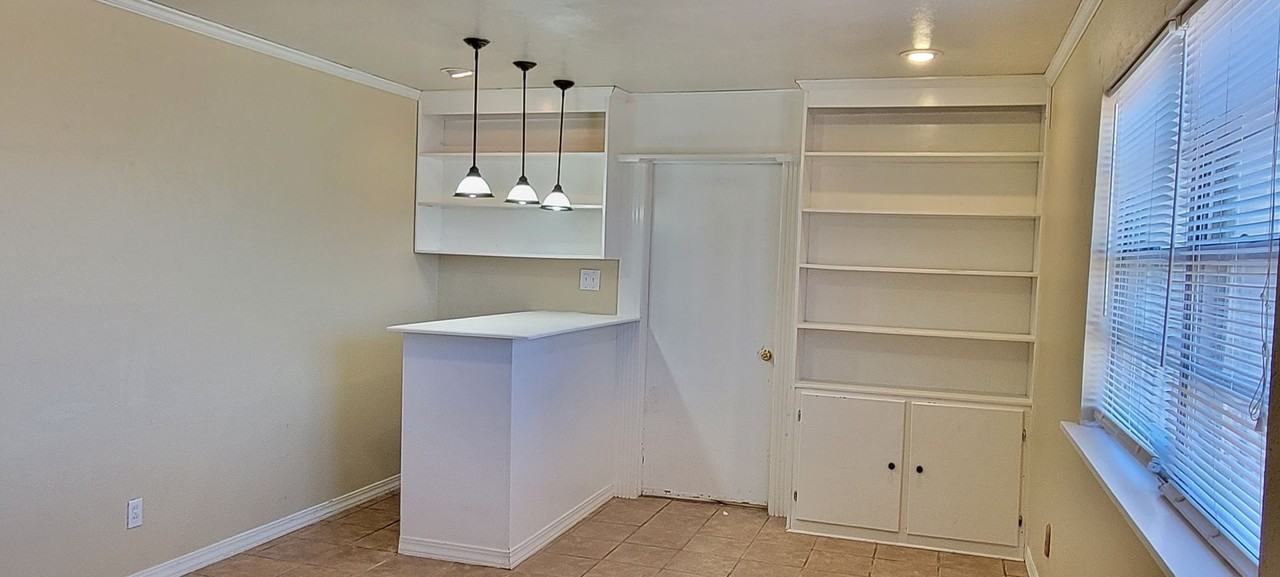 2909 Hockenhull Ave - Photo 2 of 18