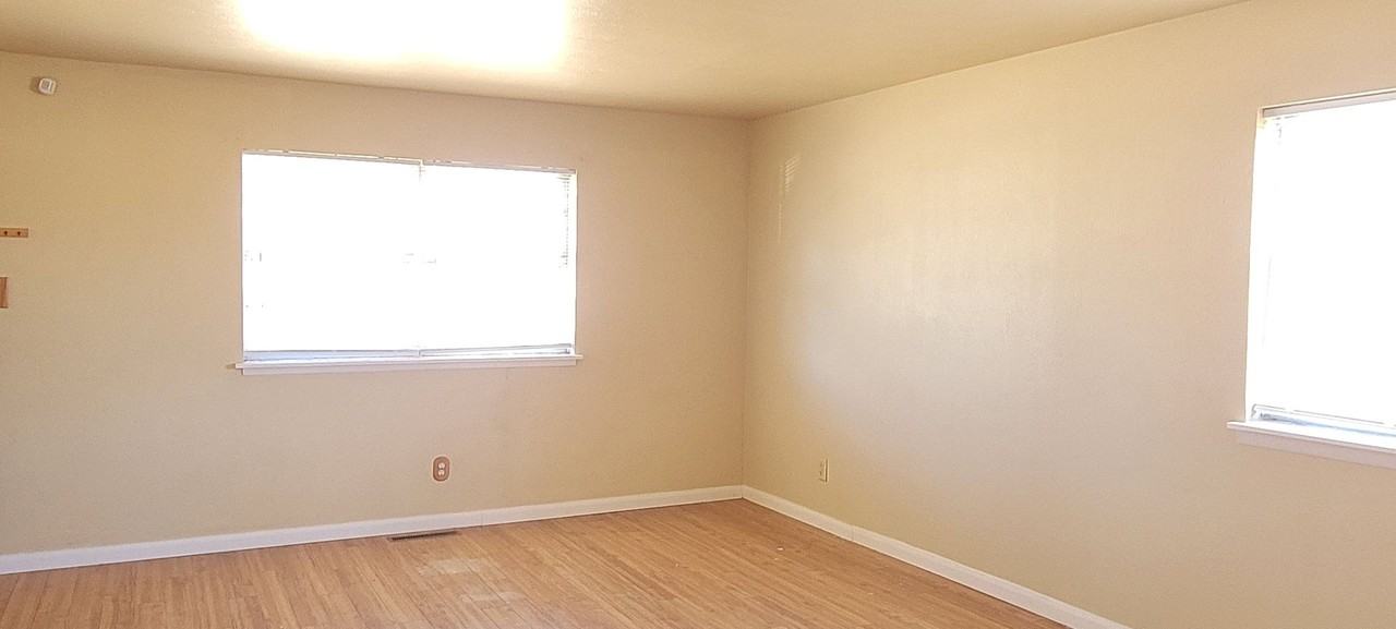 2909 Hockenhull Ave - Photo 5 of 18