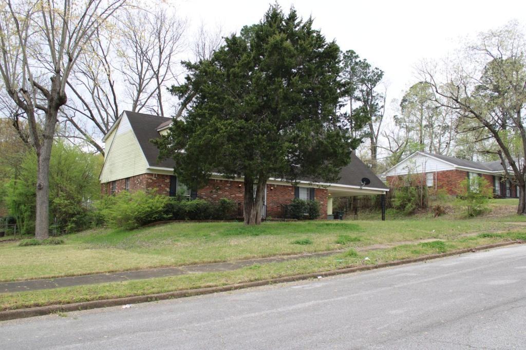 2895 Spring Ridge Dr - Photo 2 of 3