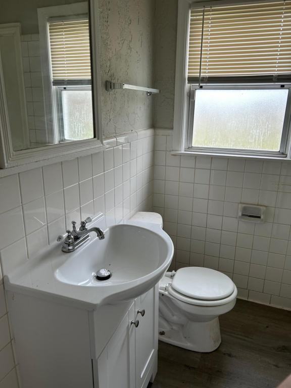 1907 Nw Euclid Ave - Photo 7 of 9