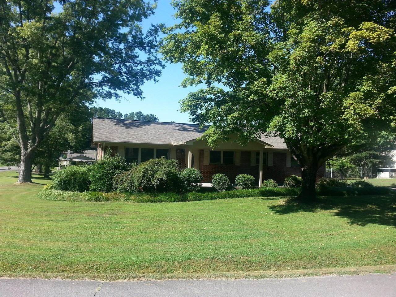 1410 Crestway Cir - Photo 2 of 11