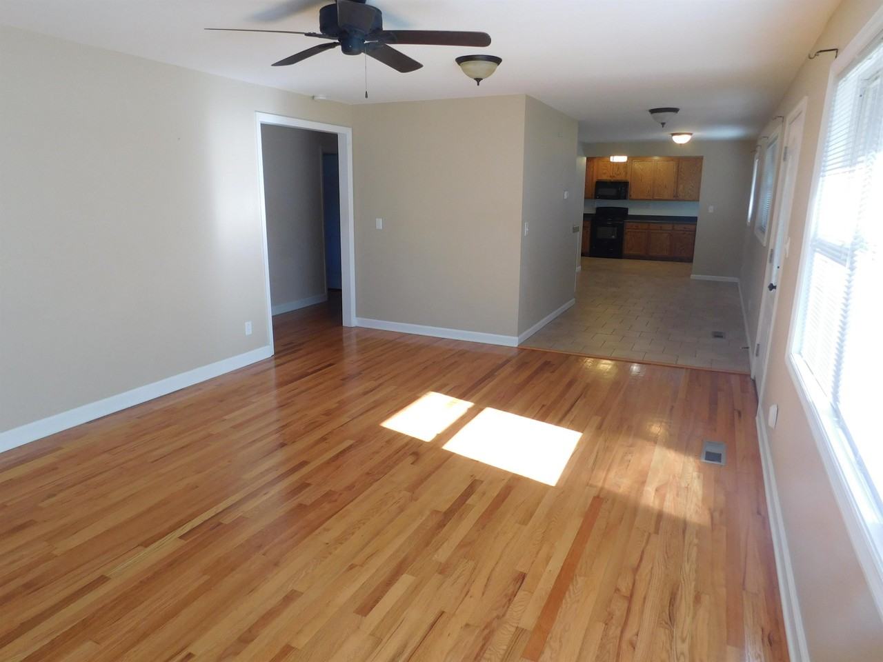 1410 Crestway Cir - Photo 3 of 11