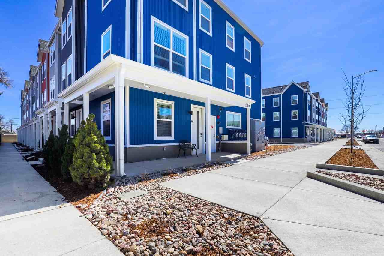 210 Emery St - Photo 2 of 50