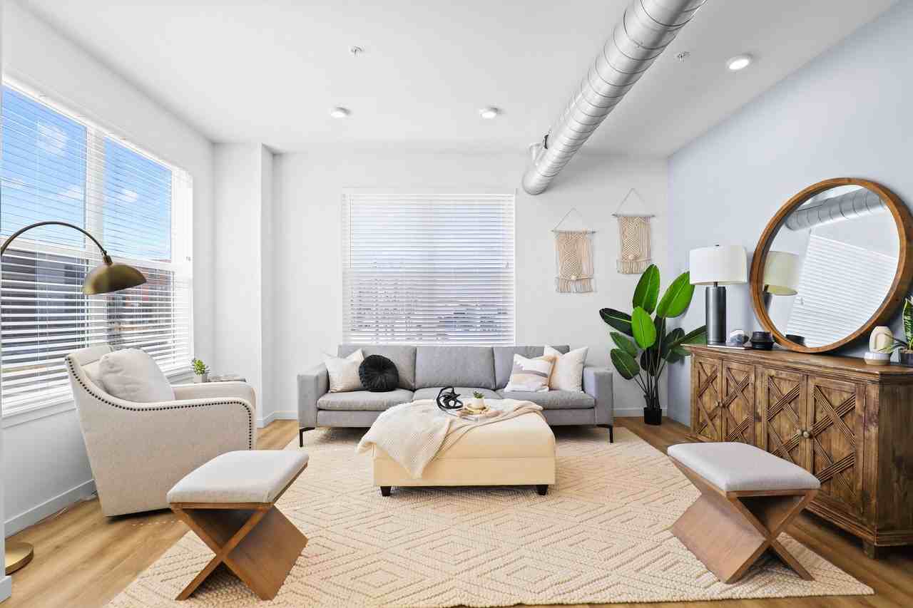 210 Emery St - Photo 3 of 50