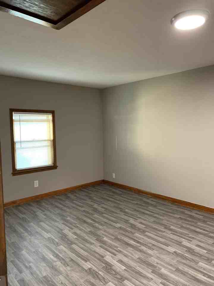 115 E Whittingham St - Photo 3 of 30