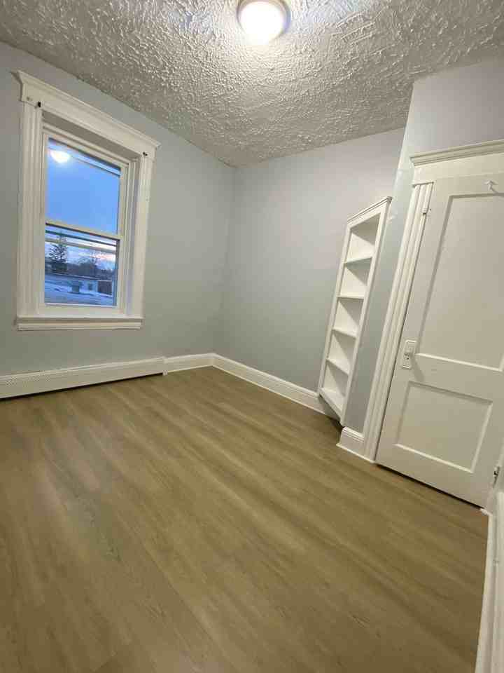 72 Woodlawn Avenue - Photo 2 of 6