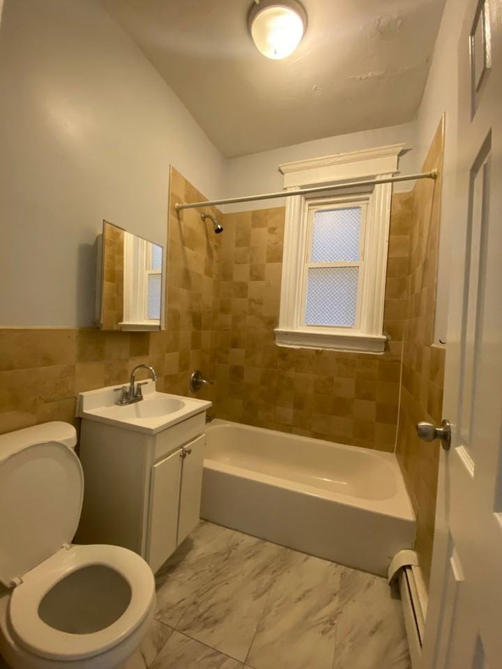 72 Woodlawn Avenue - Photo 3 of 6