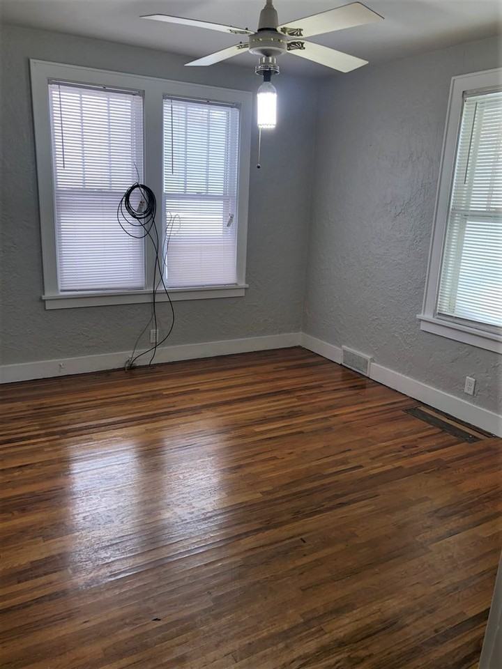 469 3rd Ave Ne - Photo 3 of 14