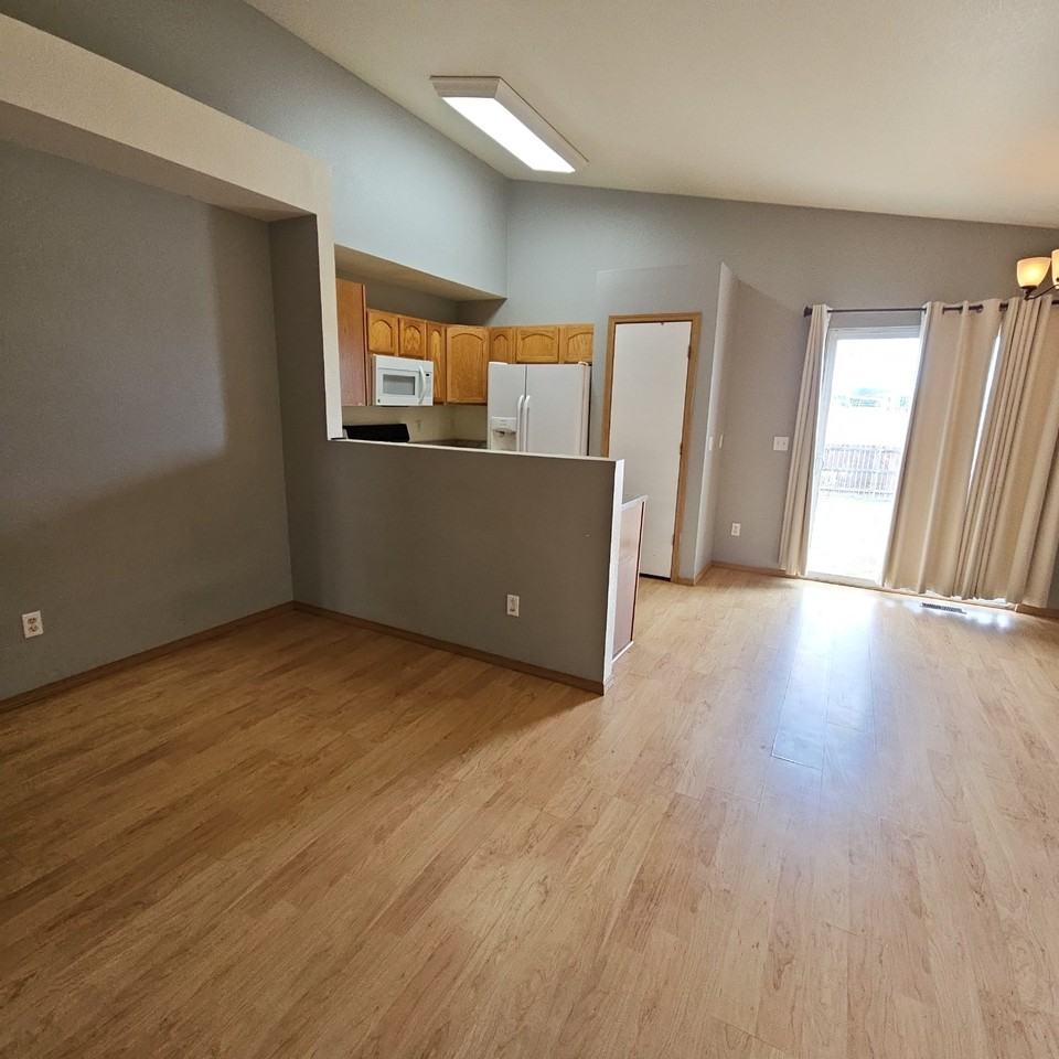 7572 Middle Bay Way - Photo 3 of 13