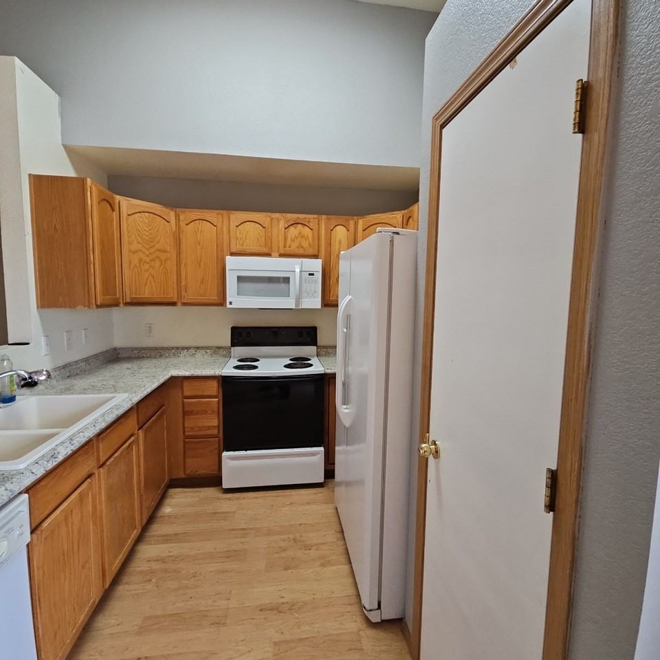 7572 Middle Bay Way - Photo 4 of 13