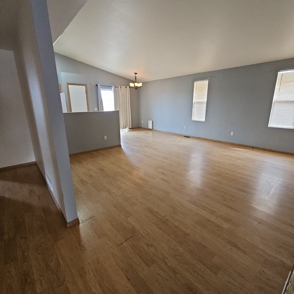 7572 Middle Bay Way - Photo 5 of 13