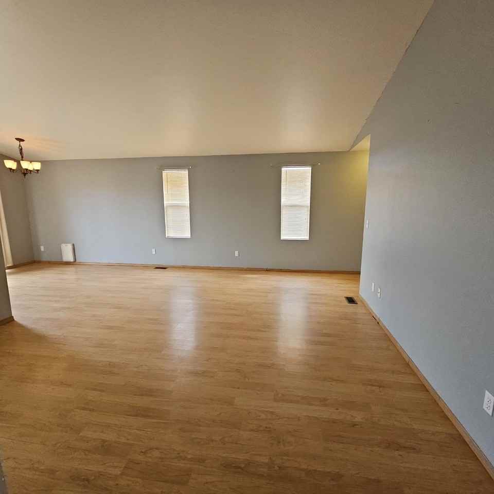 7572 Middle Bay Way - Photo 6 of 13