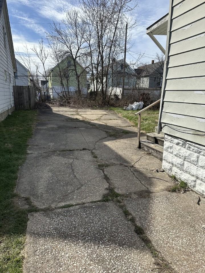 4146 E 143rd St - Photo 2 of 24