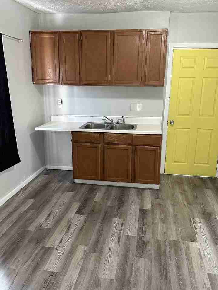 4146 E 143rd St - Photo 3 of 24