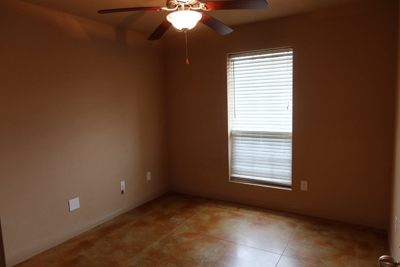 300 Morris St - Photo 2 of 13