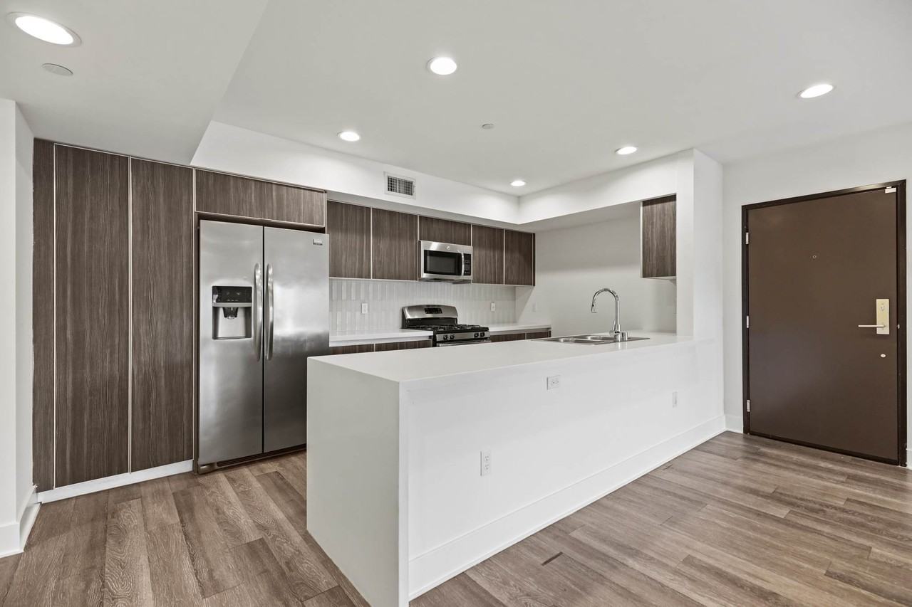 744 Wilcox Ave #205 - Photo 2 of 8