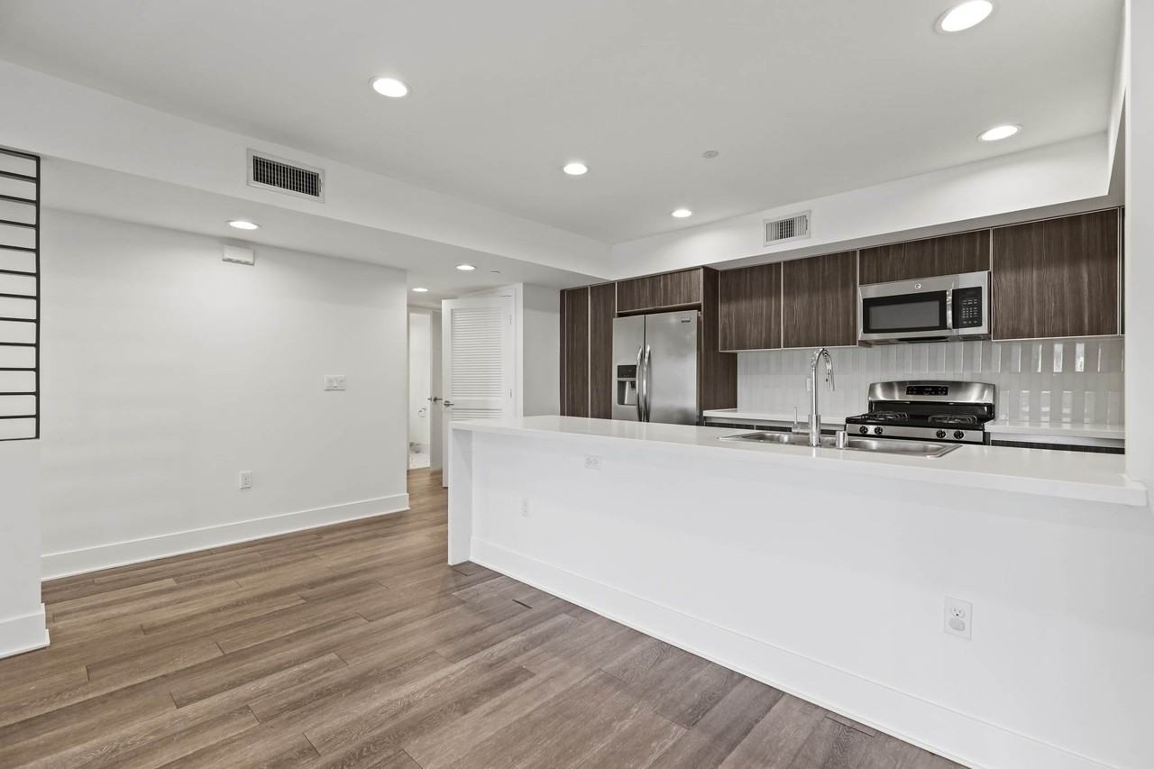 744 Wilcox Ave #205 - Photo 3 of 8