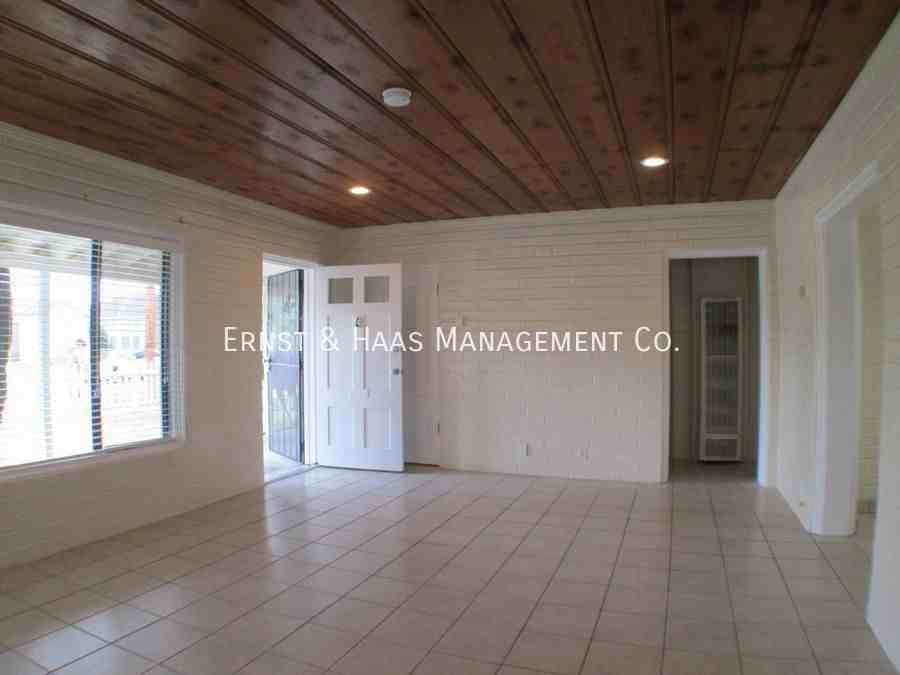 9501 Los Angeles St - Photo 2 of 29