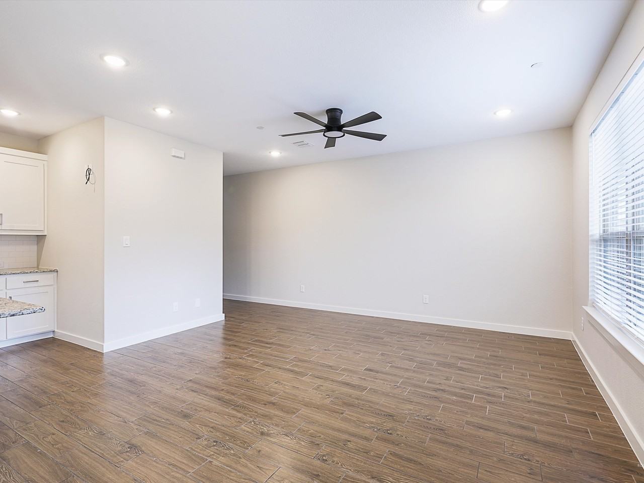 2729 Splendor Ln #2729 - Photo 5 of 28
