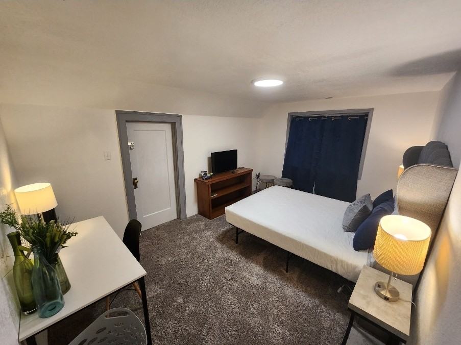 1501 West 1st Street - Photo 2 of 8