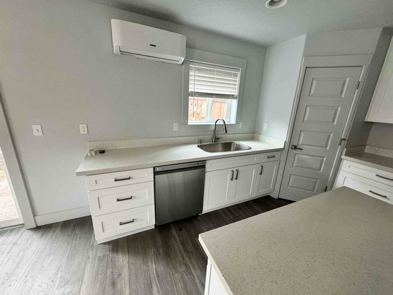 302 Oak St - Photo 3 of 20