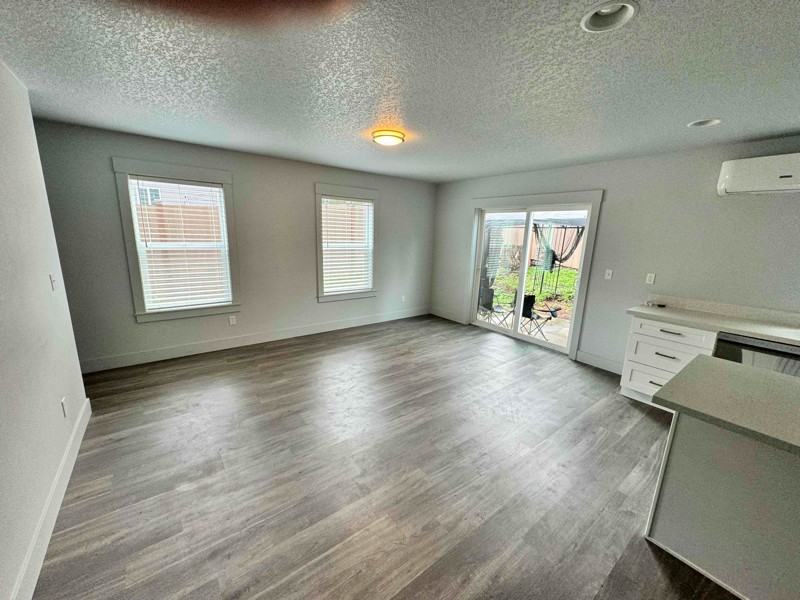 302 Oak St - Photo 6 of 20