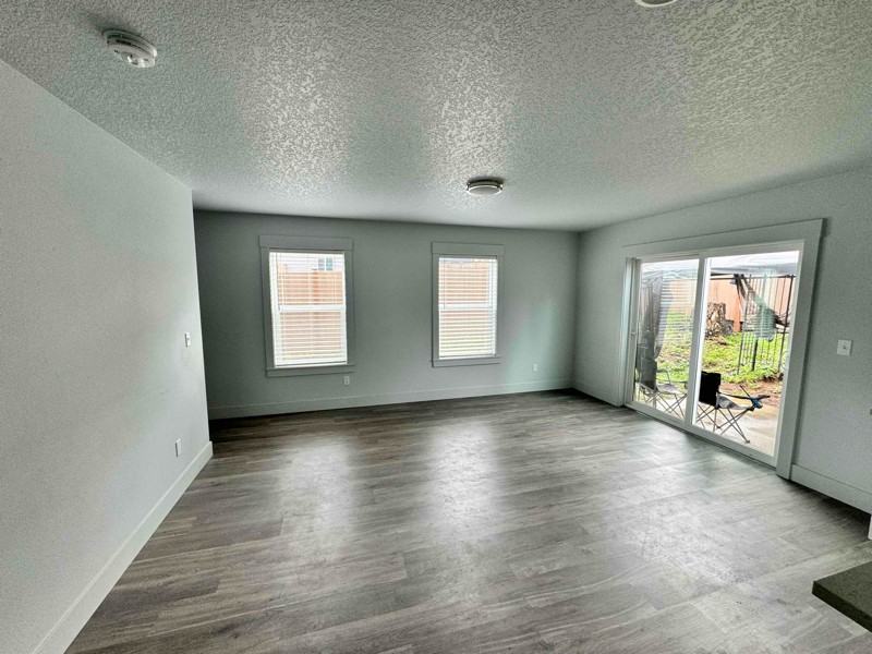 302 Oak St - Photo 7 of 20