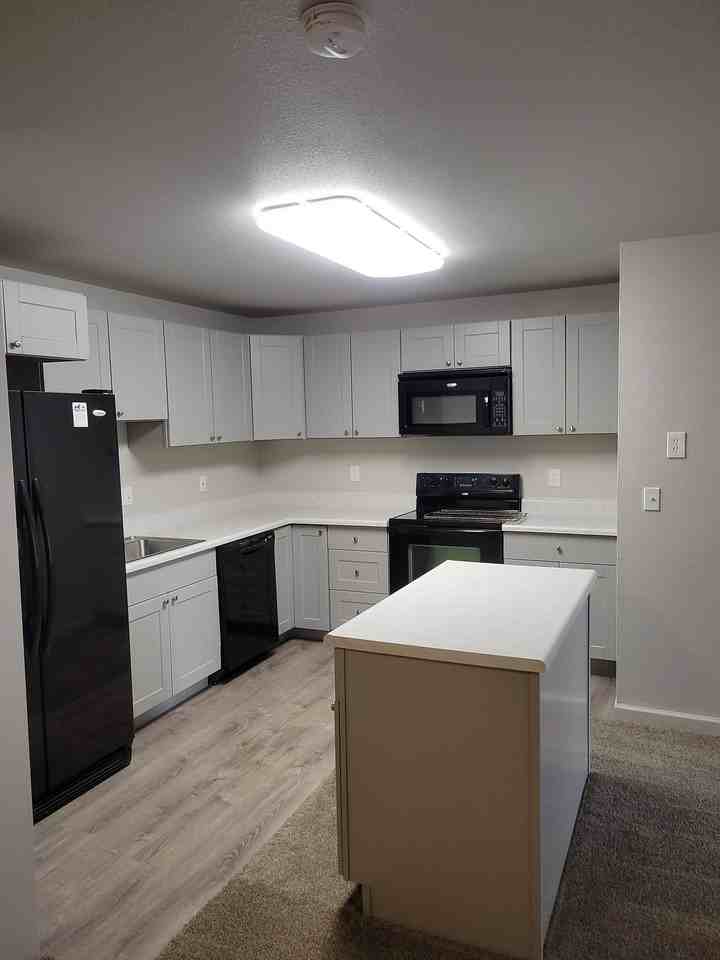 120 South Pikes Peak Avenue - Photo 2 of 8
