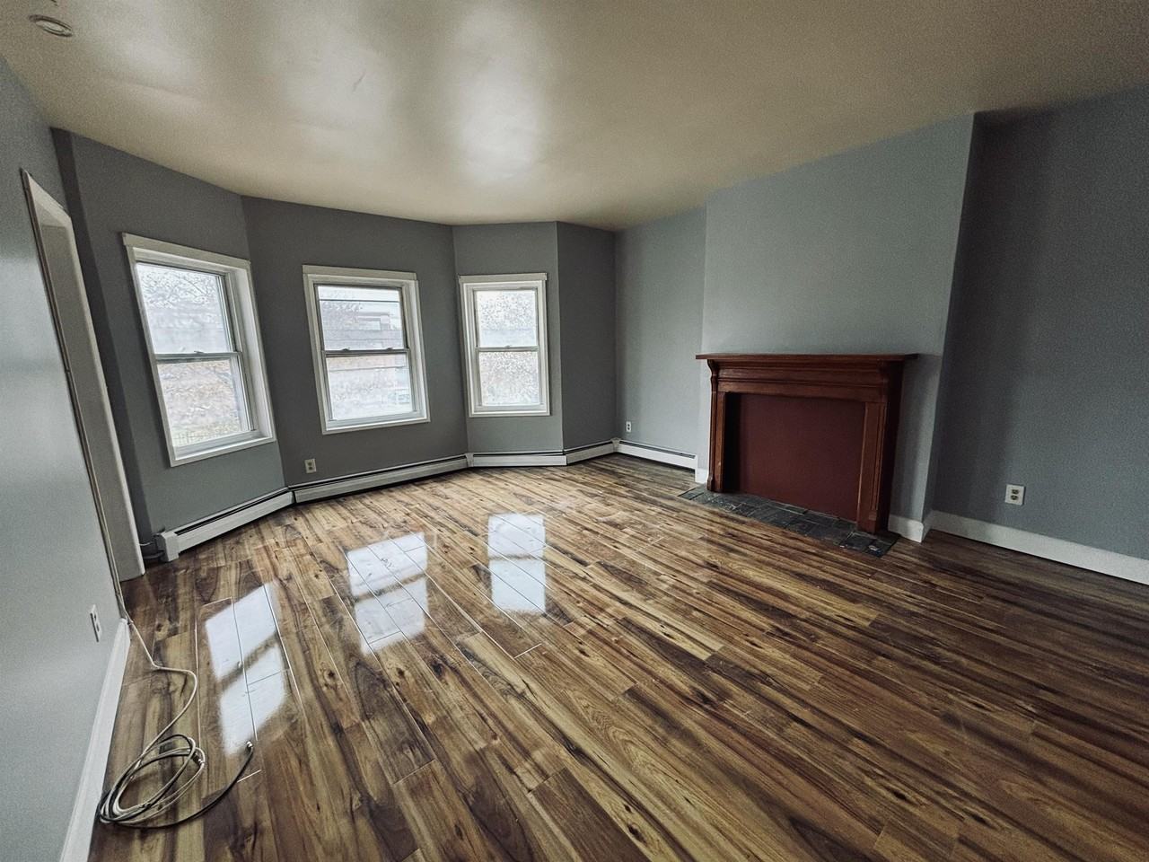 1098-1100 Broadway - Photo 2 of 10